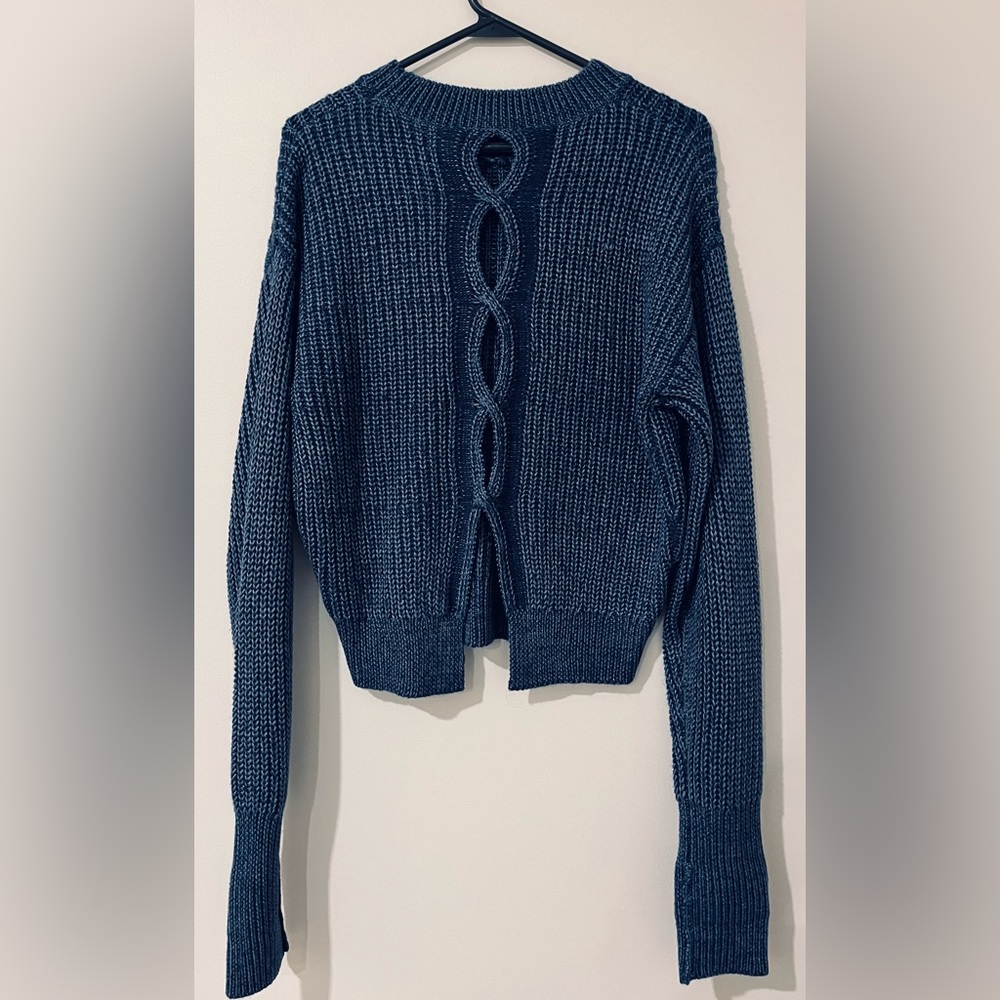 Women’s Sweater - Picture 2 of 3